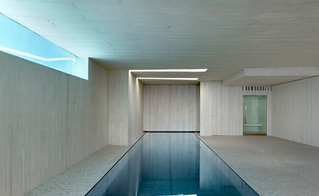 בית בספרד 16, הבריכה המקורה בקומת המרתף  (צילום: Mariela Apollonio)