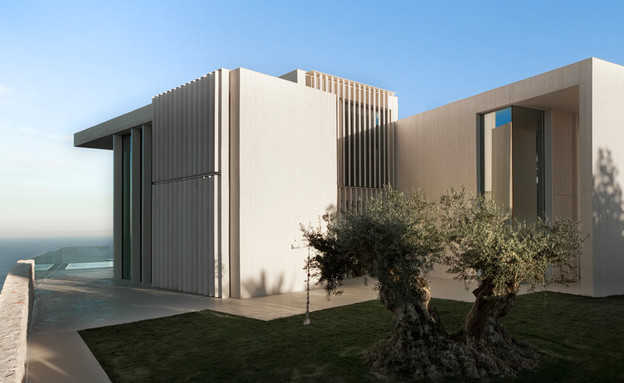 בית בספרד 20, אלמנטים ים תיכוניים שולבו בתכנון הגינה (צילום: Mariel)
