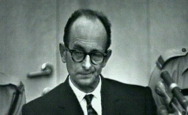 אדולף אייכמן במהלך משפטו (תמונת AVI: אור גץ, חדשות1 ערוץ 2)