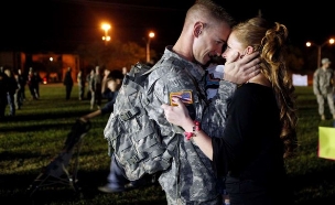 מפגש של חייל ונערתו (צילום: msn)