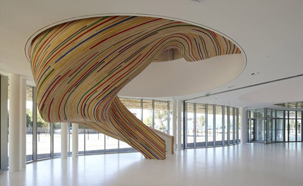 מדרגות מיוחדות 03, תחתית עץ מפוספסת בעיצוב Tetrarc (צילום: Tetrarc )