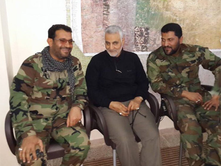 הגנרל סולימאני באזור הקרבות, השבוע (צילום: העיתונות הערבית)