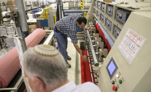 מפעל, התנחלויות, יקב ברקן, פלסטינים עובדים (צילום: חדשות 2)