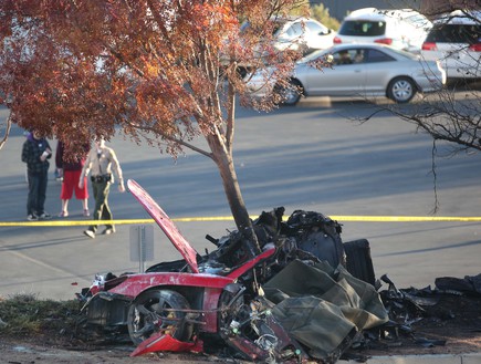 מכוניתו של פול ווקר לאחר התאונה,  (צילום: Splash)