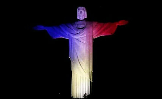 פסל ישו בברזיל, הלילה