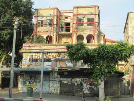 בניין נטוש ברחוב אלנבי בתל אביב (צילום: אבישי טייכר, ויקיפדיה)