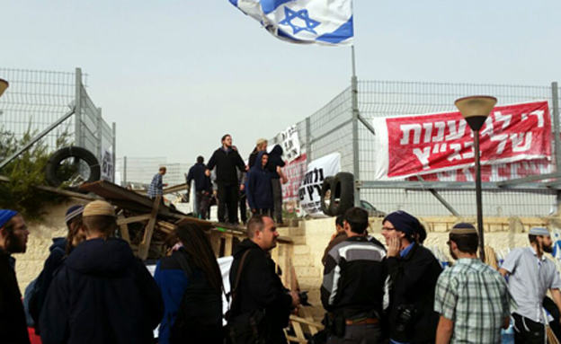 הפגנה נגד פינוי בית הכנסת. ארכיון (צילום: חדשות 2)