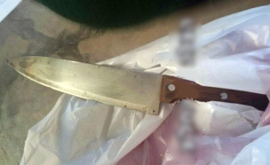 הסכין שהחזיק המחבל (צילום: הצלה יו"ש)