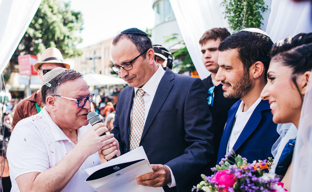 חתונת רחוב בתל אביב (צילום: ראובן שאול Eight Bells - Wedding Imagery)