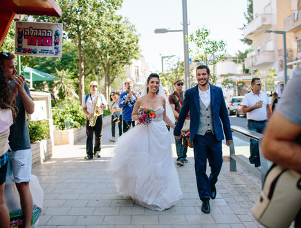 חתונת רחוב בתל אביב (צילום: ראובן שאול Eight Bells - Wedding Imagery)