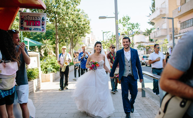 חתונת רחוב בתל אביב (צילום: ראובן שאול Eight Bells - Wedding Imagery)