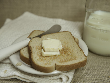 לחם וחמאה  (צילום: Thinkstock)