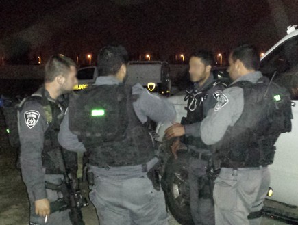 שוטרים בקרית גת (צילום: שי לוי)