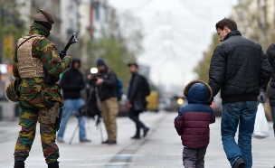 כוחות ביטחון חמושים בבריסל, בלגיה (צילום: Ben Pruchnie, GettyImages IL)