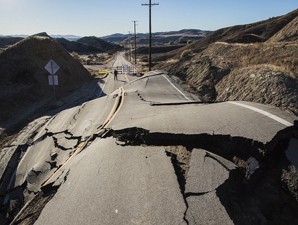 רעידת אדמה בכביש (צילום: Ted Soqui)