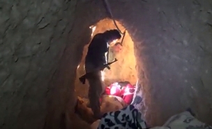 סיור במנהרות דאע"ש (צילום: skynews)