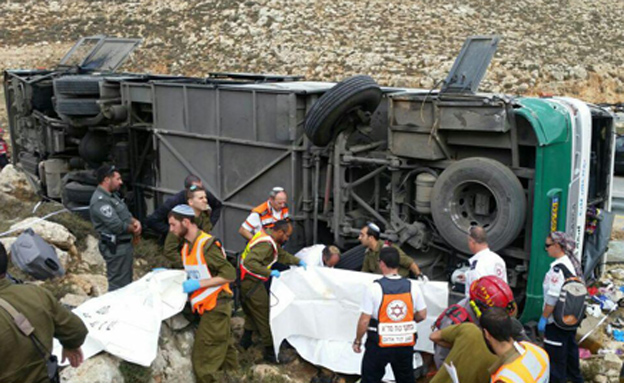 עשרות נפצעו, האוטובוס ההפוך בבנימין (צילום: כב