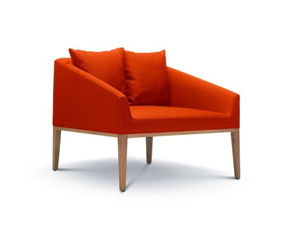 כורסא מעוצבת דגם ORAN בצבע כתום במבצע סוף שנה ברשת (צילום: ישראל כהן)