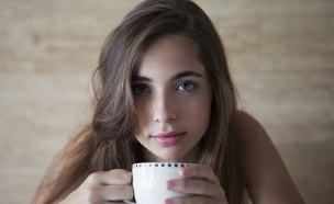 אישה שותה תה (צילום: אימג'בנק / Thinkstock)