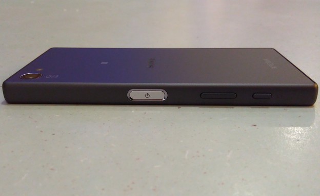 סורק טביעת האצבע של Sony Xperia Z5 Compact (צילום: יאיר מור, NEXTER)
