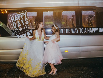 חתונות 21, שירות הסעה ממותג אל הארוע וממנו (צילום: עידן חסון, הפקה-Happy Days)