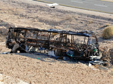 אוטובוס שרוף בכביש 12 (צילום: אריאל חרמוני, משרד הביטחון)