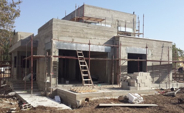 ענבל איילון, הבנייה(1)