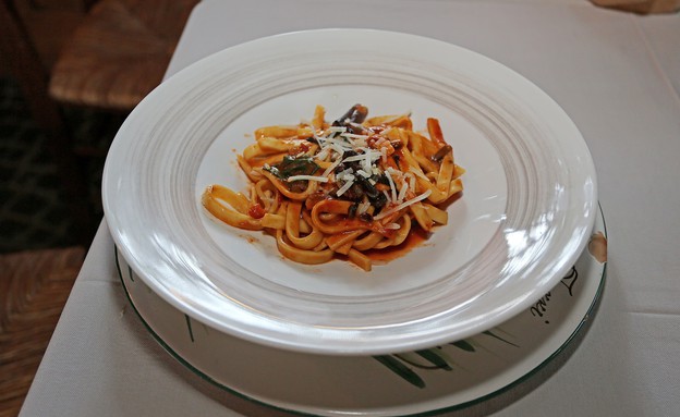 ספגטי עם פטריות פיופני (צילום: נביעות,  יחסי ציבור )