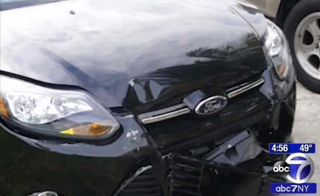 מכונית הפורד שהלשינה על תאונת פגע וברח (צילום: ABC7 New York)