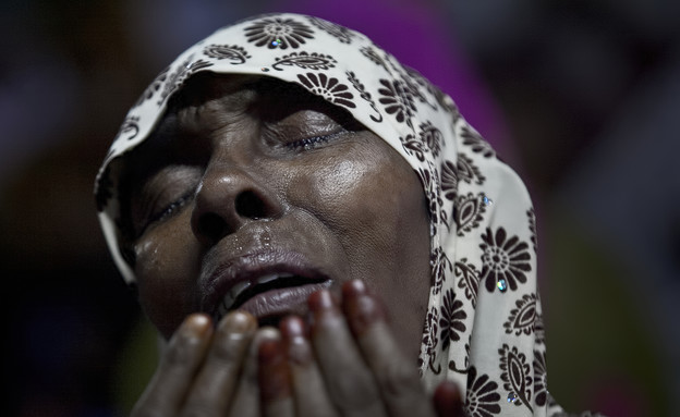19.7 מתפללת בבנגלדש (צילום: Allison Joyce, GettyImages IL)
