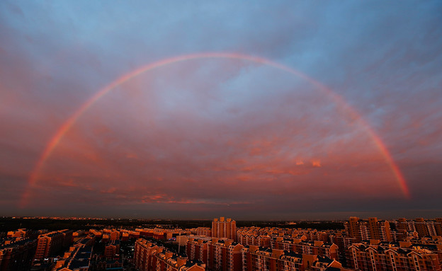 3.8 קשת בענן בבייג'ין (צילום: Lintao Zhang, GettyImages IL)