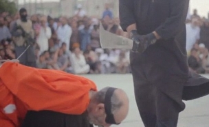 דאע"ש מוציא להורג "קוסמים" (צילום: מתוך הסרטון)