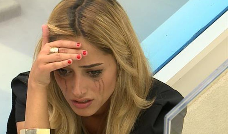 דנית בוכה (תמונת AVI: אורטל דהן, שידורי קשת)