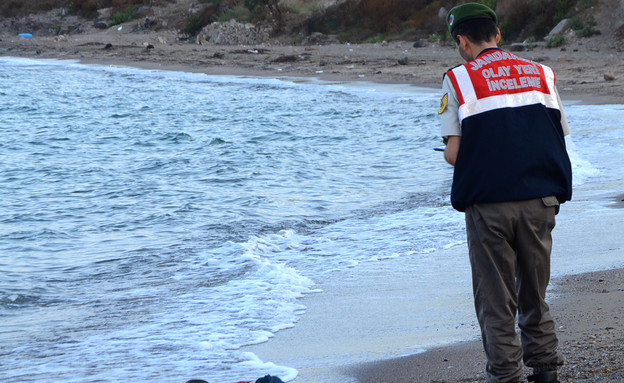 2.9 גופת הילד הסורי בתורכיה (צילום: אימג'בנק/AFP)
