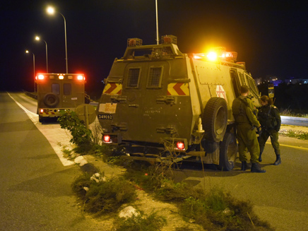 זירת הפיגוע סמוך לאבני חפץ (צילום: גילי יערי)