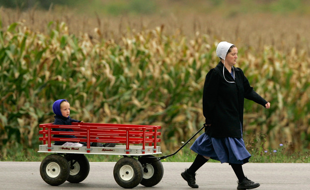 אם ובת מקהילת האמיש (צילום: איימי סנקטה, AP)