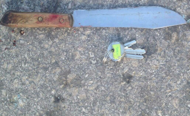 הסכין שהתגלתה במכונית (צילום: דובר צה"ל)