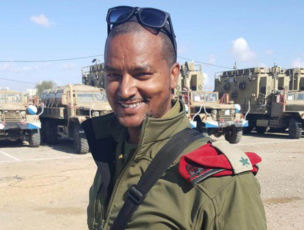 הקצין בן העדה האתיופית שהחליט לעודד גיוס (צילום: דובר צה