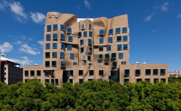 בניין שקית הנייר של פרנק גרי  (צילום: adsttc)