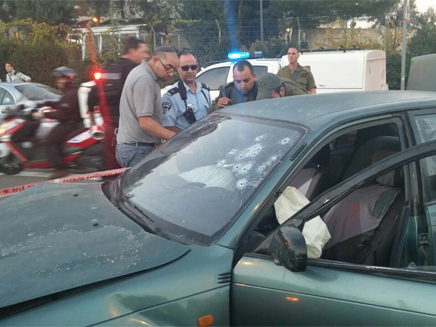 מכוניתו של המחבל מהפיגוע בצומת אלון שבות (צילום: עד ראייה)
