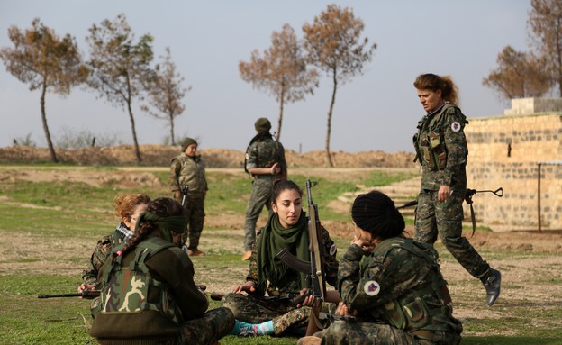 הכוח הנשי החדש שנלחם בדאע"ש (צילום: אימג'בנק/AFP)