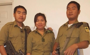 בני משפחת מנשה (צילום: דובר צה"ל, באדיבות גרעיני החיילים)