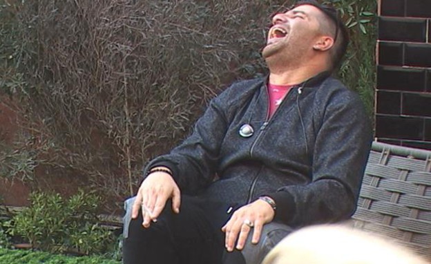 דודו נקרע מצחוק (צילום: מתוך האח הגדול 7, שידורי קשת)