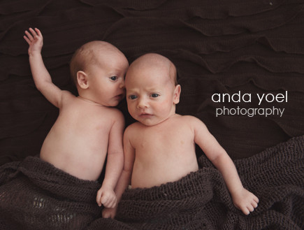 צילומי ניו בורן - תאומים מדברים (צילום: אנדה יואל)