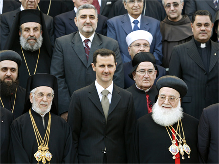 הנשיא אסד עם אנשי דת בכירים לרגל החג (צילום: רויטר)