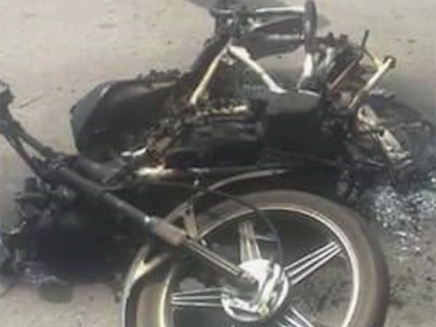 אופנוע שניזוק מפיצוץ הגז (צילום: CNN)