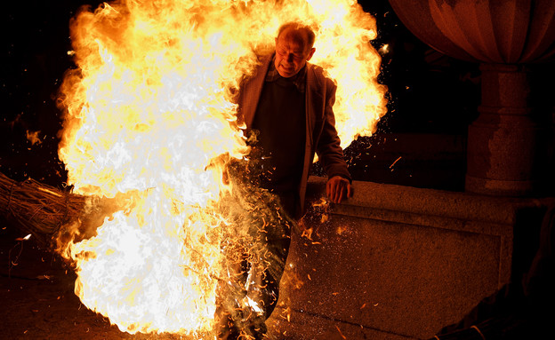 אדם נשרף בפסטיבל  'Los Escobazos' בספרד, 2013 (צילום: Pablo Blazquez Dominguez, GettyImages IL)