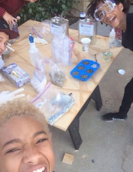 Jaden and Willow making Orgonite thingos (צילום: טוויטר Msfts Crew)