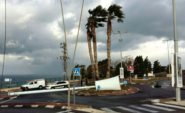 קריסה בחיפה (צילום: חברת החשמל) קריסה בחיפה (צילום: חברת החשמל)