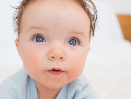 תינוק עם עיניים כחולות (צילום: Thinkstock, getty images)
